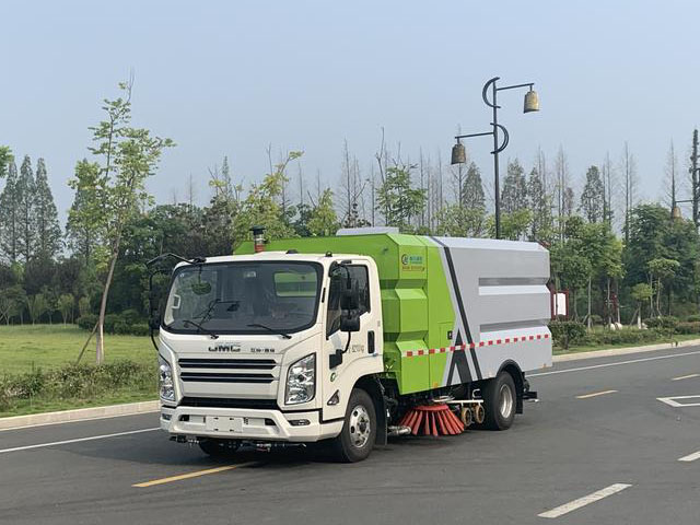 江鈴凱銳國(guó)六洗掃車圖片2