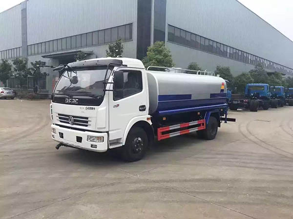 現(xiàn)車(chē) 東風(fēng)多利卡8-10噸灑水車(chē)
