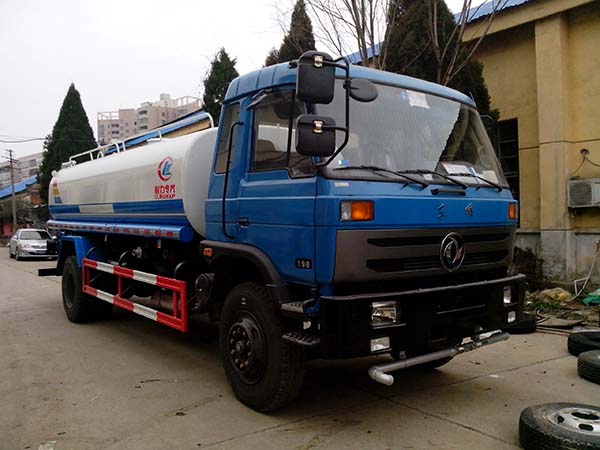 現(xiàn)車(chē) 東風(fēng)153灑水車(chē)(12-15噸)