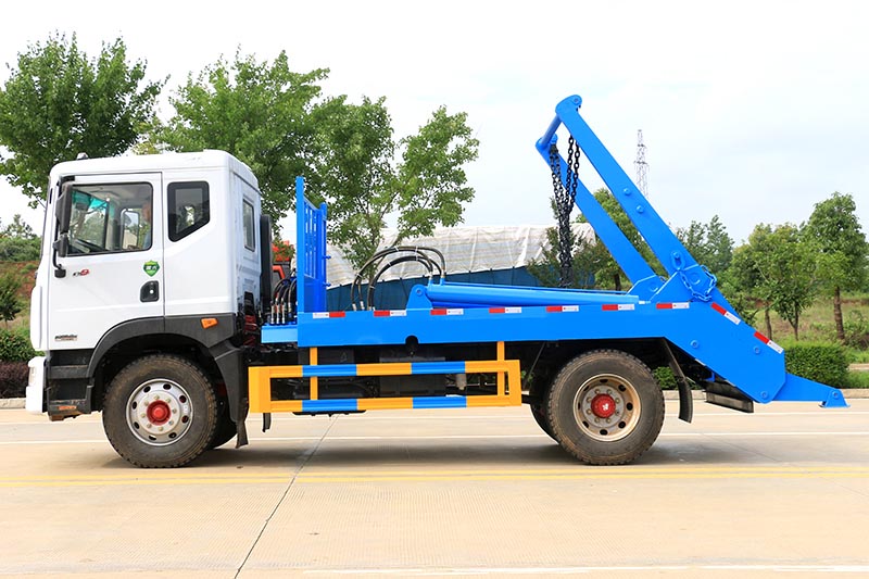 東風(fēng)D9國(guó)六擺臂式垃圾車(chē)圖片4