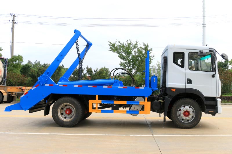 東風(fēng)D9國(guó)六擺臂式垃圾車(chē)圖片5