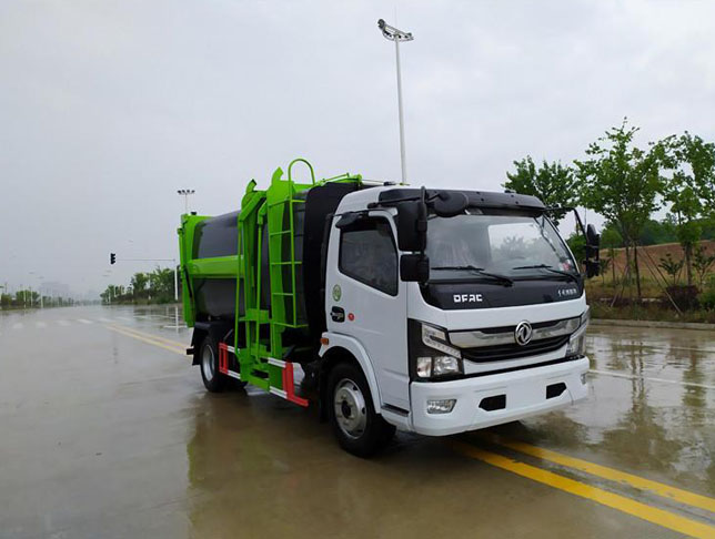 東風(fēng)多利卡國六掛桶垃圾車圖片1